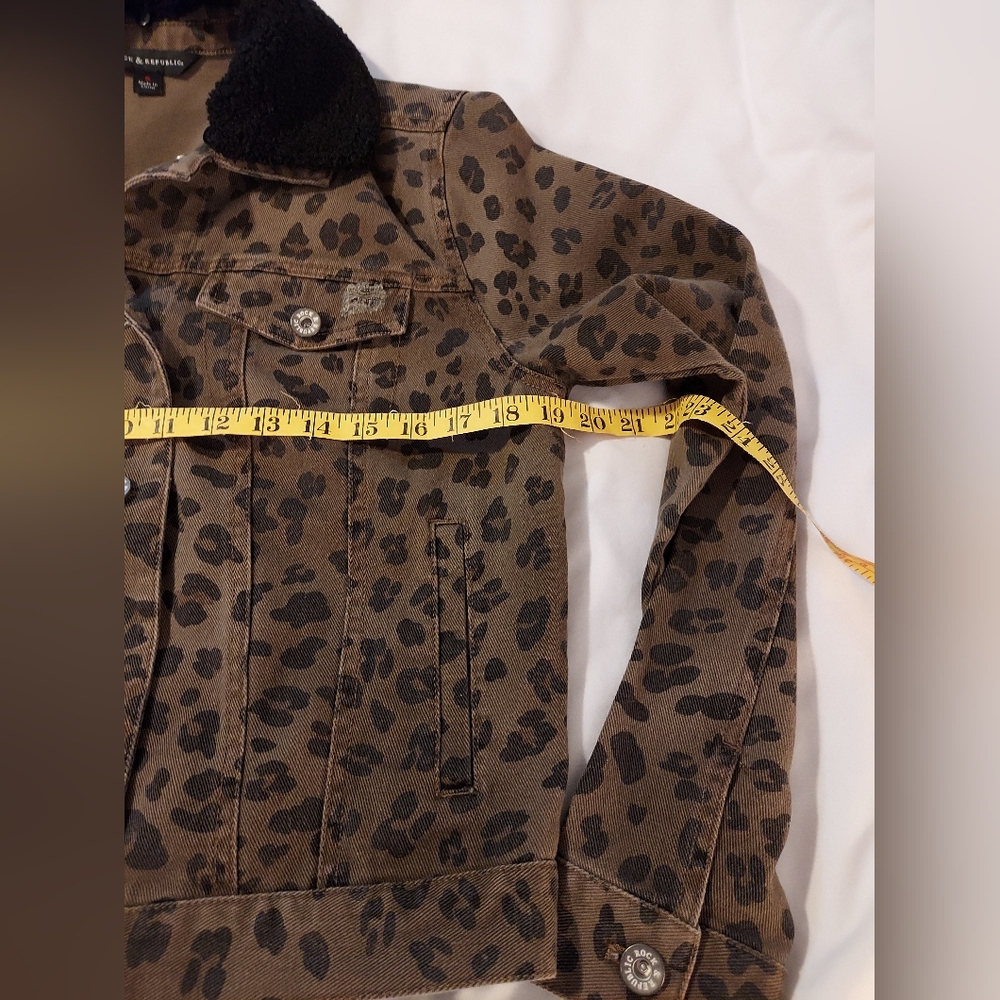 Rock & Republic Leopard Print Jean Jacket with Removable Black Sherpa Collar - Picture 5 of 7